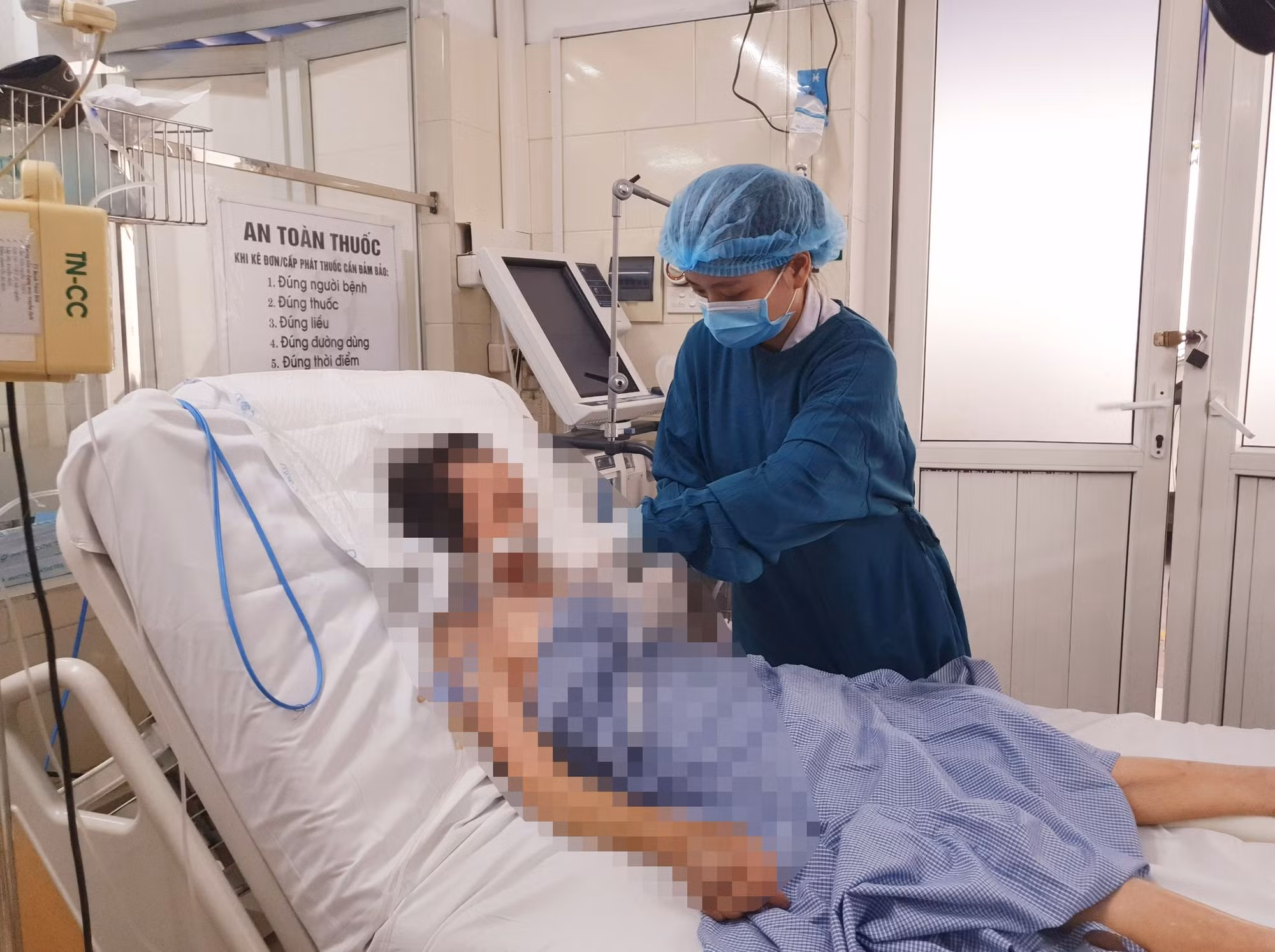 Bị mò cắn, cụ bà nguy kịch -0