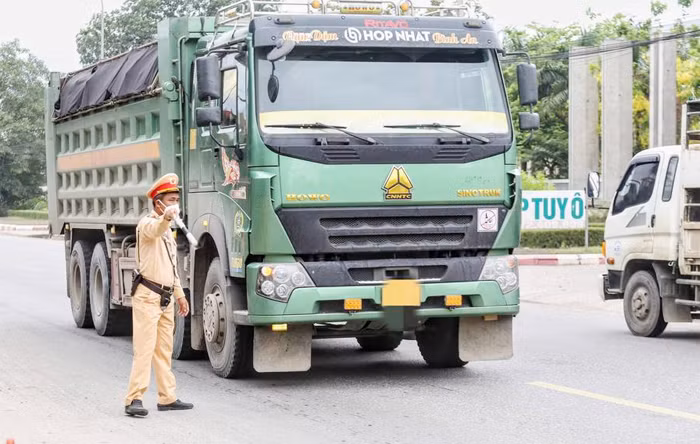 Bên trong những thùng xe cơi nới -0