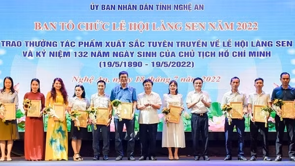“Về nơi Người sinh ra”, phóng sự của Báo Xây dựng được trao thưởng Tác phẩm xuất sắc Lễ hội Làng Sen năm 2022