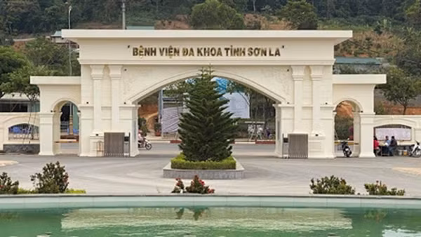 Kỷ luật Giám đốc Bệnh viện Đa khoa tỉnh Sơn La vì liên quan đến Việt Á