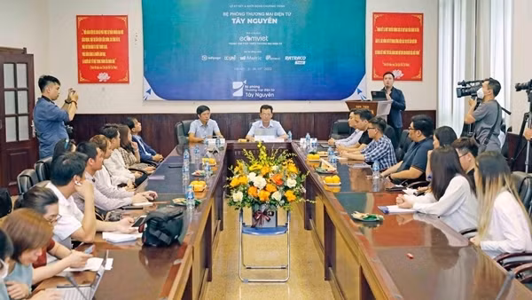 Phát động Chương trình “Bệ phóng Thương mại điện tử Tây Nguyên”
