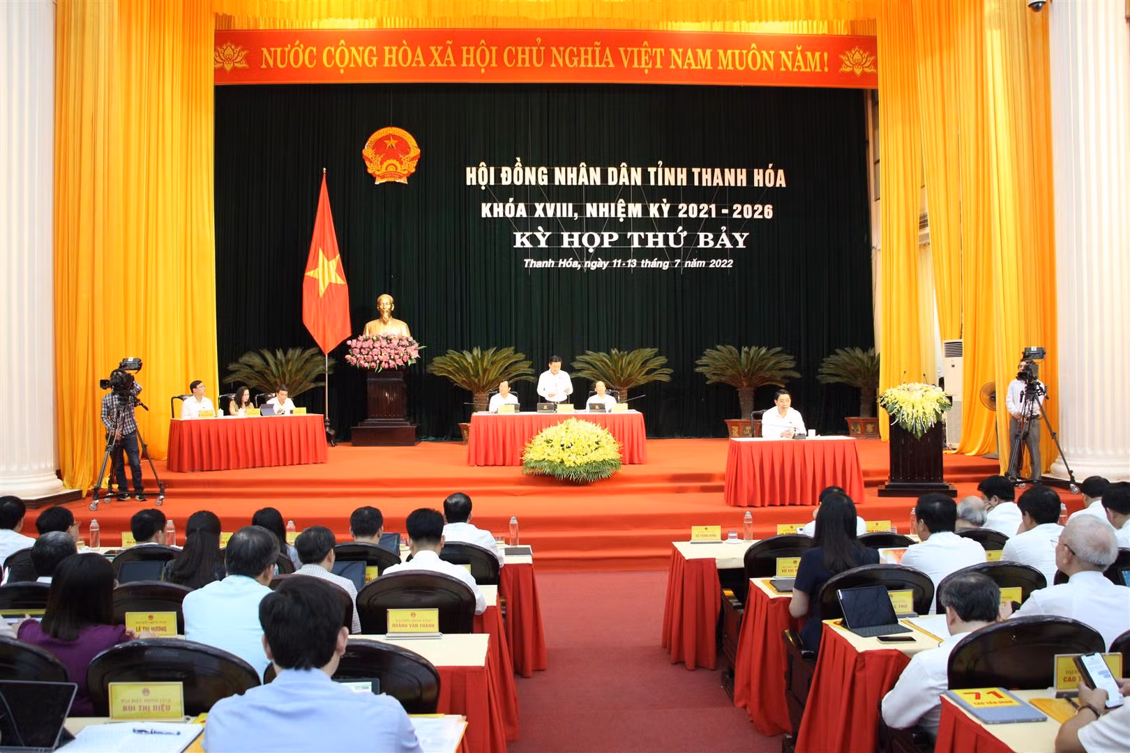 “Dự án treo” làm nóng nghị trường -0