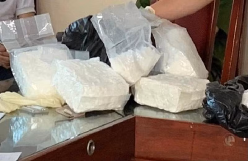 Bán ma túy trong phòng ngủ -0
