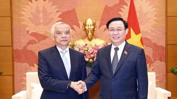 Chủ tịch Quốc hội Vương Đình Huệ tiếp Phó Chủ tịch Quốc hội Lào Sommad Pholsena