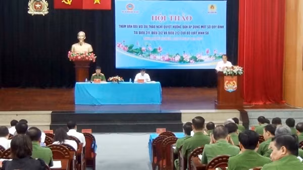 Khống chế đám cháy lớn tại công ty vận tải hàng hóa ảnh 3