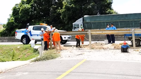 Bị xử phạt do khoe&nbsp;chiến tích bốc đầu xe máy ảnh 2