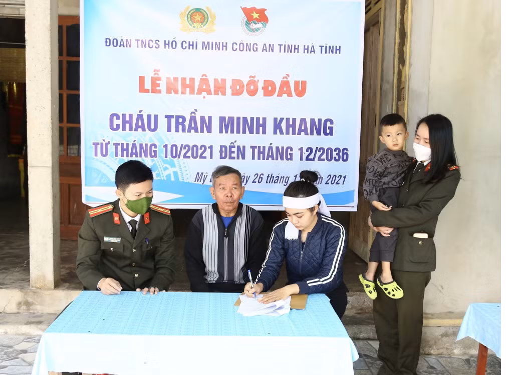 Nuôi con, xây nhà cho… đồng đội! -0