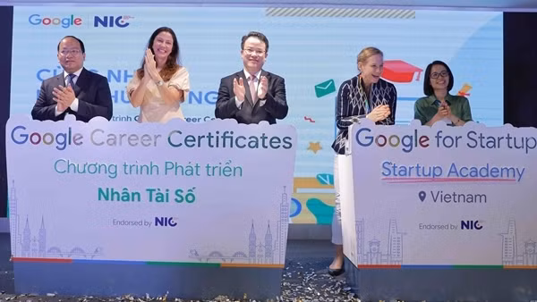 Ra mắt chương trình phát triển nhân tài số và hỗ trợ doanh nghiệp khởi nghiệp