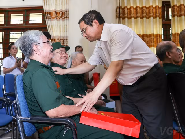 Thủ tướng tặng quà, tri ân Mẹ Việt Nam anh hùng, các thương binh và gia đình chính sách -0