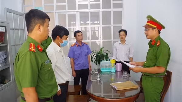 Khởi tố Trưởng phòng Giáo dục và Đào tạo huyện Thuận Nam