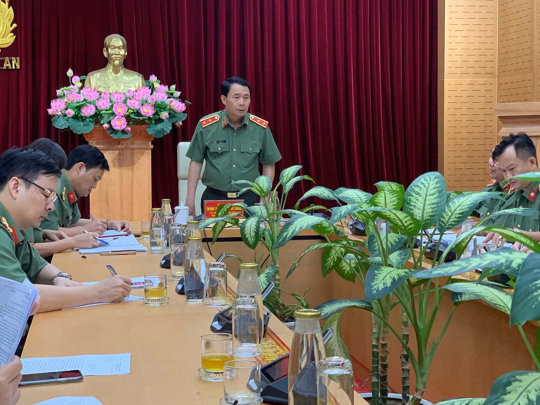Thứ trưởng Lê Quốc Hùng chủ trì họp tổ chức Ngày hội toàn dân bảo vệ An ninh Tổ quốc -0