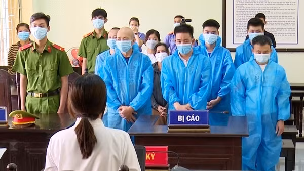 Bắt giữ&nbsp;18 con bạc sát phạt nhau bằng hình thức&nbsp;xóc đĩa ảnh 3