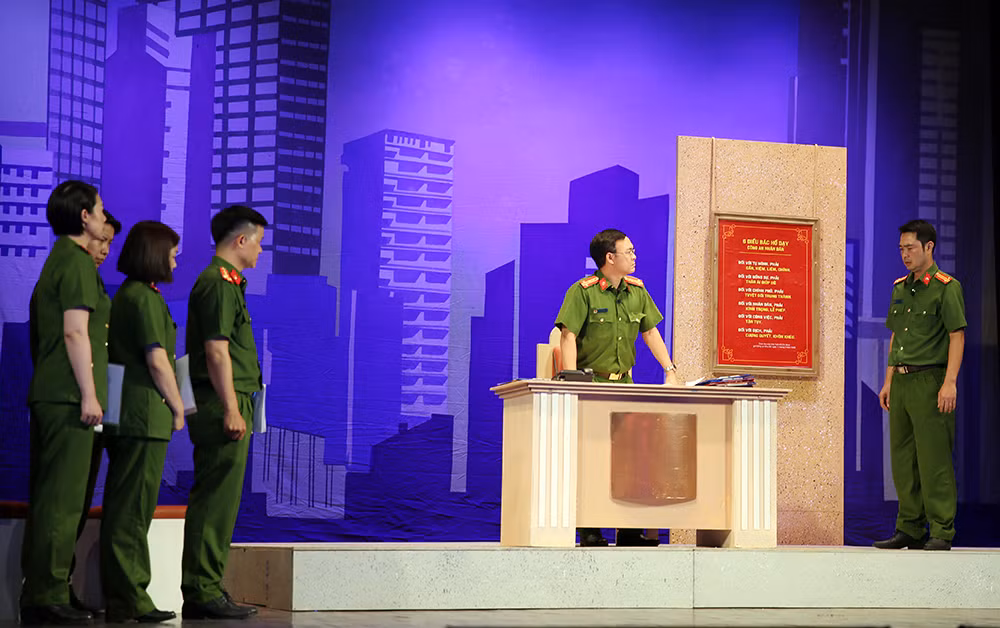 Trang 30- Tiến sĩ, nhà biên kịch Nguyễn Đăng Chương: Sẽ còn viết tiếp về lực lượng Công an -0