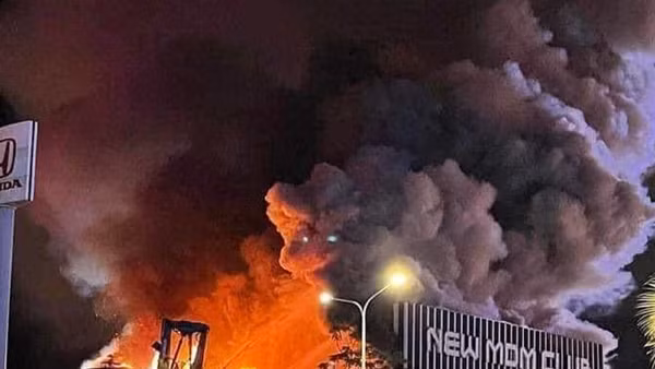 Rò khí gas, quán ăn bốc cháy lúc rạng sáng ảnh 3