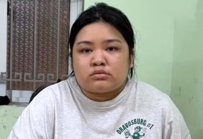 Bắt quả tang thiếu nữ 20 tuổi mang cần sa đi bán cho khách -0