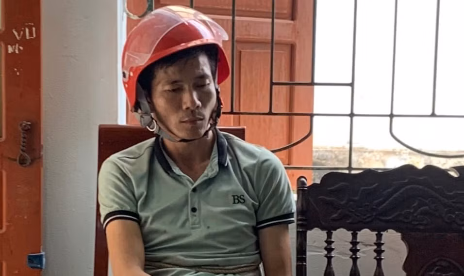 Đang ngủ, 3 người hàng xóm bất ngờ bị chém thương vong -0