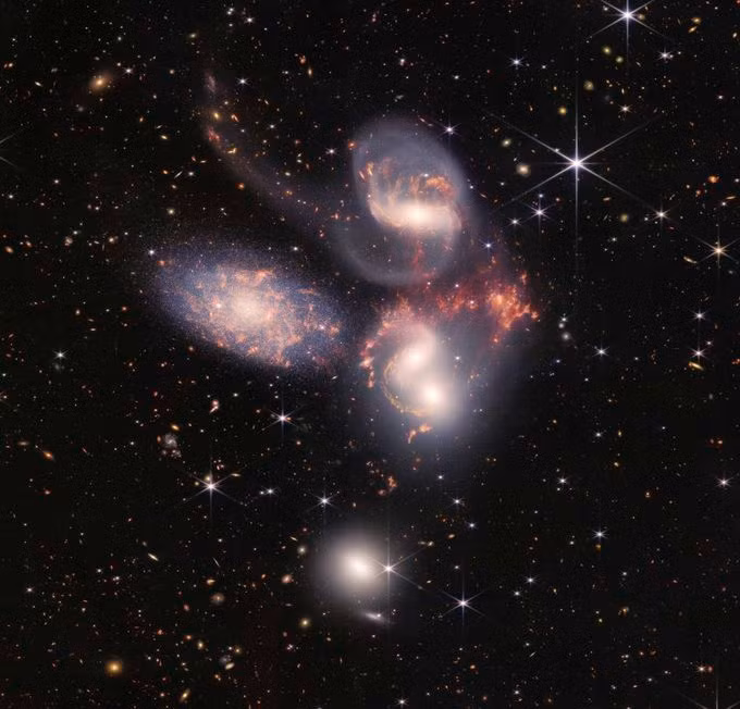 NASA công bố thêm nhiều hình ảnh sắc nét về vũ trụ -0