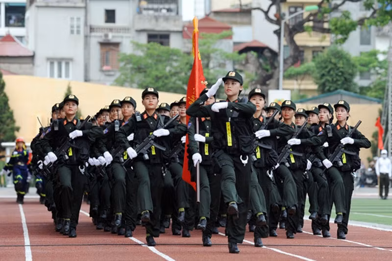 Phát huy truyền thống anh hùng, vẻ vang -0