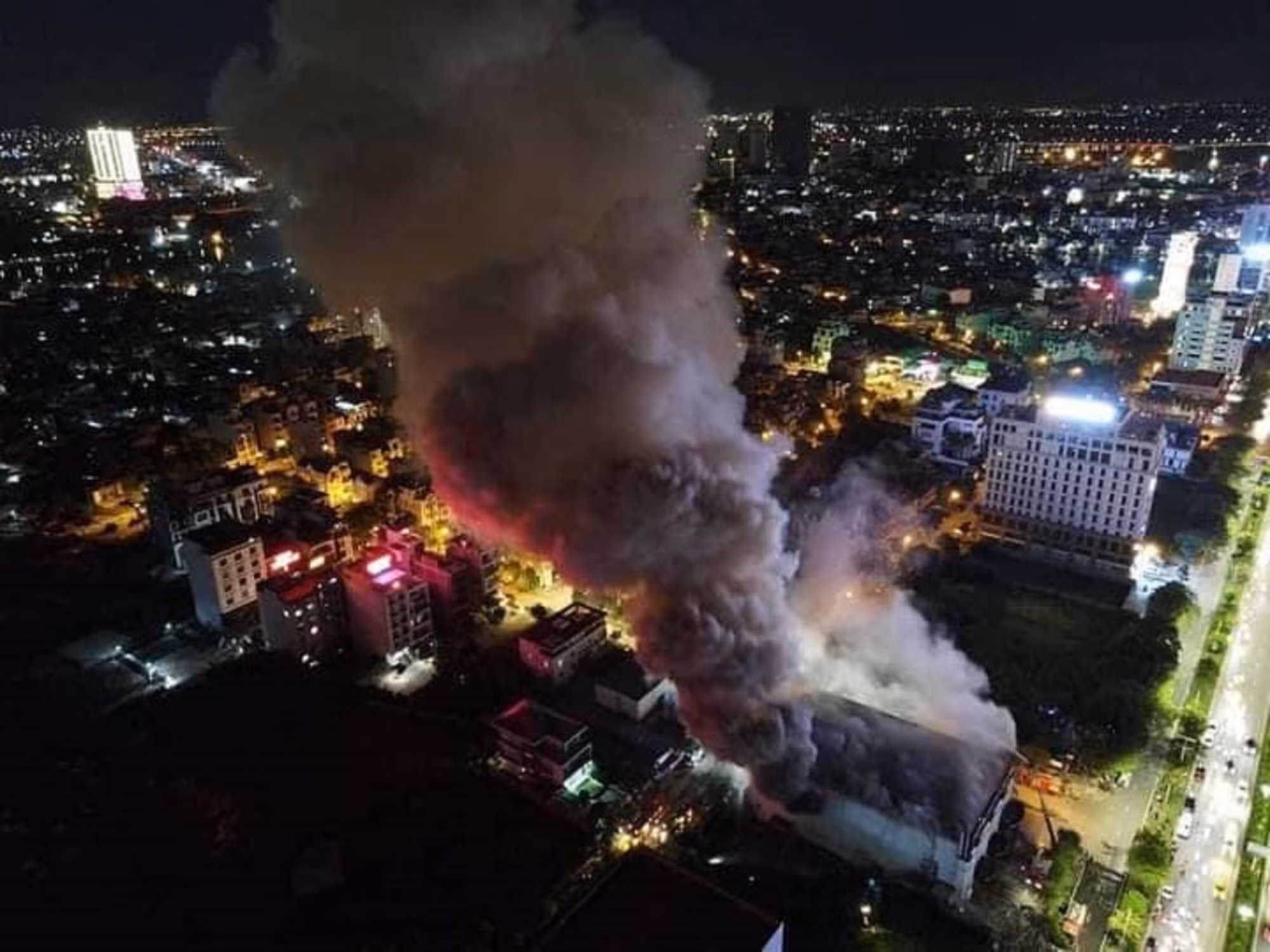 Bùng cháy dữ dội trở lại, vũ trường lớn nhất Hải Phòng bị thiêu trụi -0