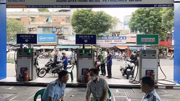 Xử lý nghiêm cửa hàng xăng nếu để hết xăng 2 ngày