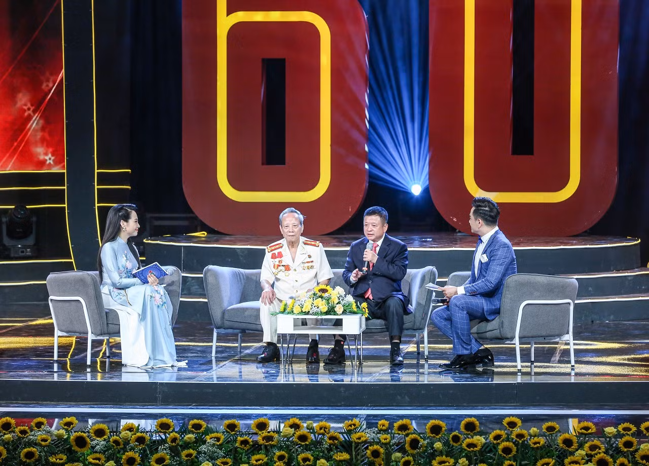Chương trình giao lưu nghệ thuật “Hoa cài trên lá chắn – 2022”: Khắc họa chân thật, sinh động và ấn tượng về lực lượng CSND -0