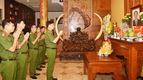 Thắp hương, tri ân công lao to lớn của các đồng chí cố lãnh đạo Bộ Công an ảnh 7