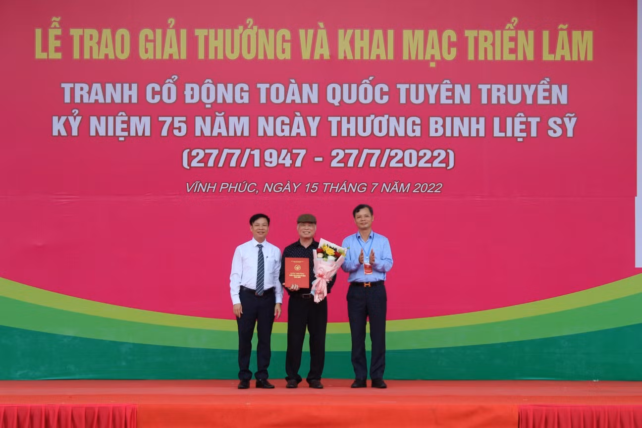Trao giải cuộc thi sáng tác và khai mạc triển lãm tranh cổ động tấm lớn -0