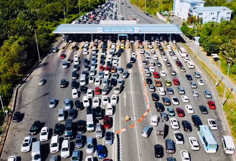 Kẹt xe kéo dài trên cao tốc TP Hồ Chí Minh-Long Thành-Dầu Giây do va chạm giao thông -0