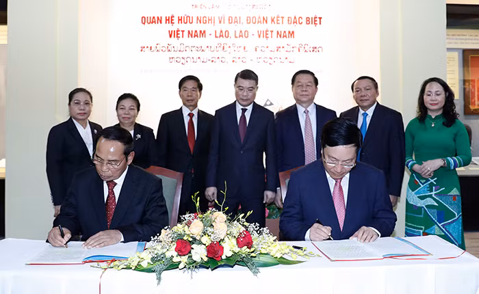 Khai mạc triển lãm quan hệ hữu nghị vĩ đại, đoàn kết đặc biệt Việt Nam - Lào, Lào - Việt Nam -0