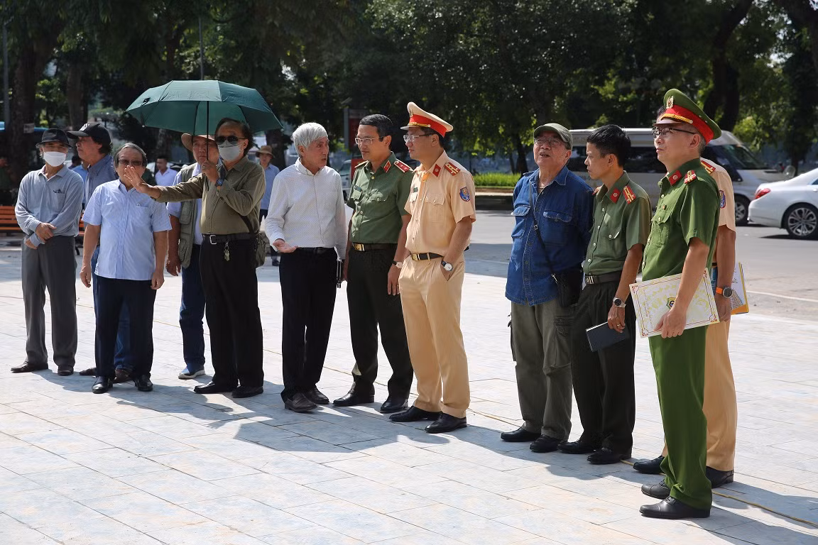 Chuẩn bị khánh thành tượng đài “Công an nhân dân vì dân phục vụ” -0