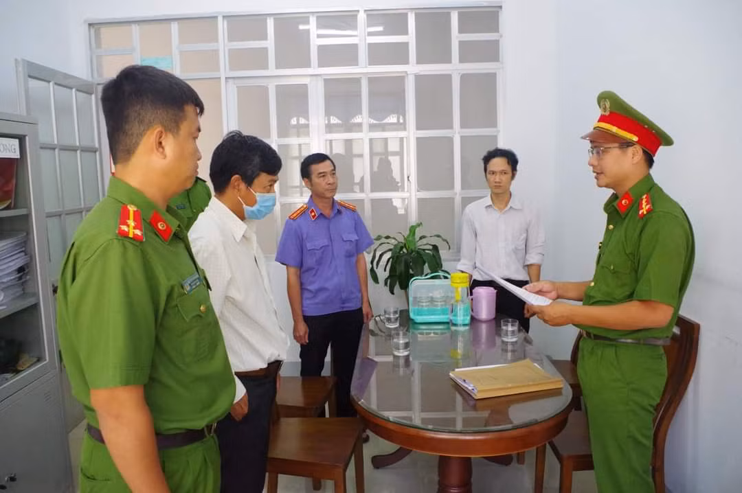 Khởi tố Trưởng phòng Giáo dục và Đào tạo huyện Thuận Nam -0