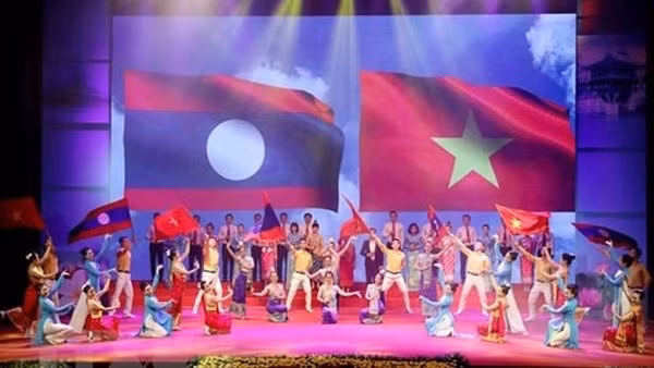 Mốc son sáng ngời trong quan hệ Việt Nam – Lào
