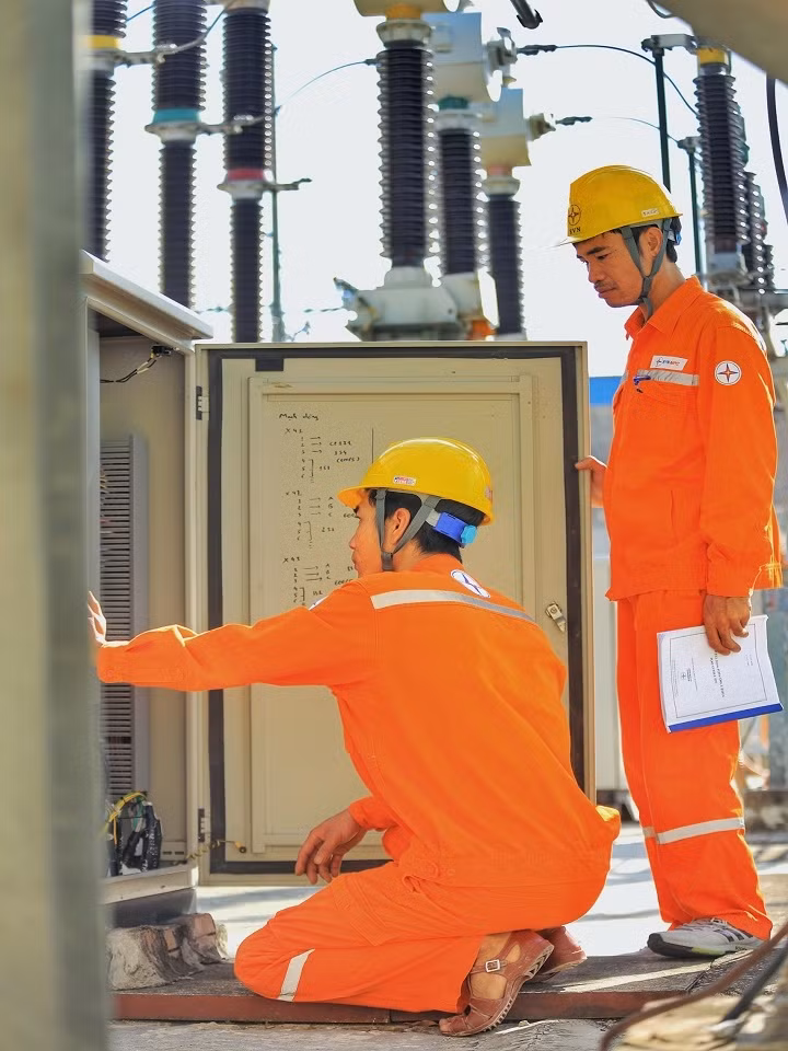 6 tháng đầu năm 2022, EVNNPC đạt 40,589 tỷ kWh điện thương phẩm -0