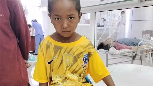 Khởi tố đối tượng đốt chân cháu bé 8 tuổi ảnh 3