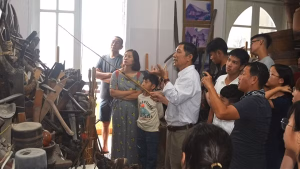 Người nặng lòng với cổ vật của các dân tộc Tây Nguyên