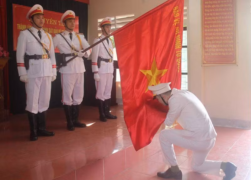Phát huy truyền thống anh hùng, vẻ vang -0