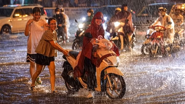 Mưa giông giảm, nắng về với Bắc và Trung Bộ ảnh 2
