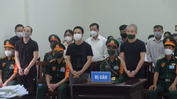 Cựu Tư lệnh vùng Cảnh sát biển báo “tọa độ không bị kiểm tra” cho tàu buôn lậu