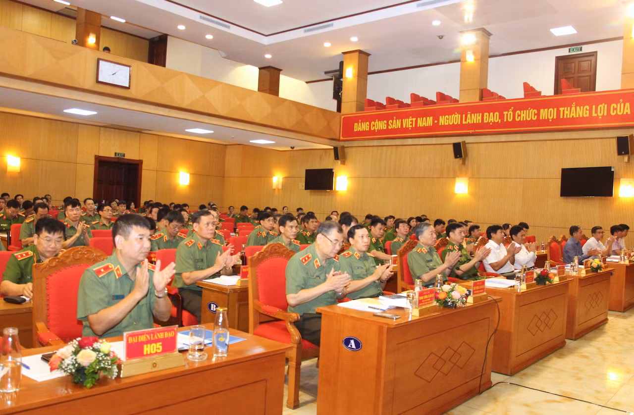Đổi mới tư duy, hành động ứng dụng, phát triển công nghệ thông tin phục vụ công tác Công an -0