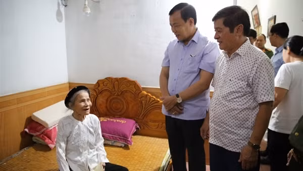 Lực lượng CAND làm nhiều việc tốt để tỏ lòng “hiếu nghĩa bác ái” với thương binh, gia đình liệt sỹ ảnh 13