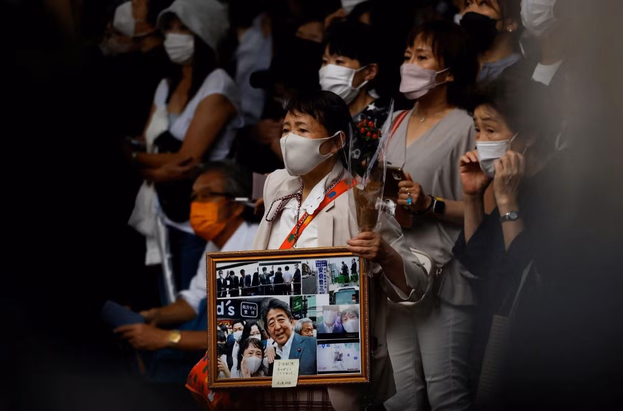 Người dân Nhật Bản đau buồn tiễn đưa cựu Thủ tướng Shinzo Abe -0