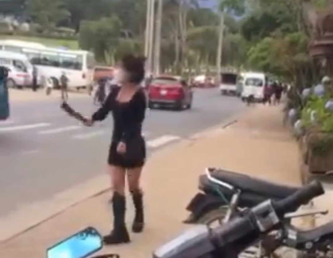 Làm rõ hai nhóm thanh niên dùng hung khí rượt đuổi nhau giữa phố -0