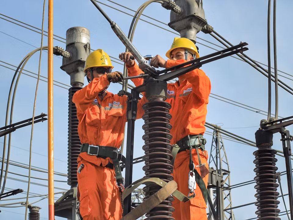 6 tháng đầu năm 2022, EVNNPC đạt 40,589 tỷ kWh điện thương phẩm -0