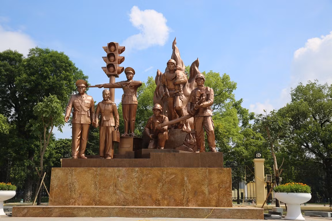 Chuẩn bị khánh thành tượng đài “Công an nhân dân vì dân phục vụ” -0