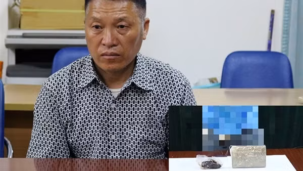Bắt đối tượng vận chuyển 1 bánh heroin và nhựa thuốc phiện