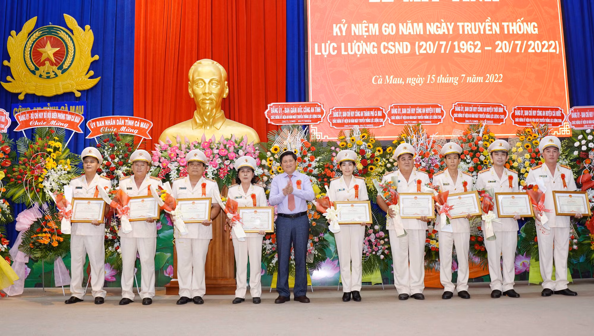Công an các địa phương kỷ niệm 60 năm Ngày truyền thống lực lượng Cảnh sát nhân dân -0