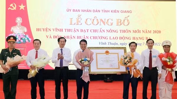 Huyện đầu tiên ở vùng căn cứ cách mạng U Minh đạt chuẩn Nông thôn mới