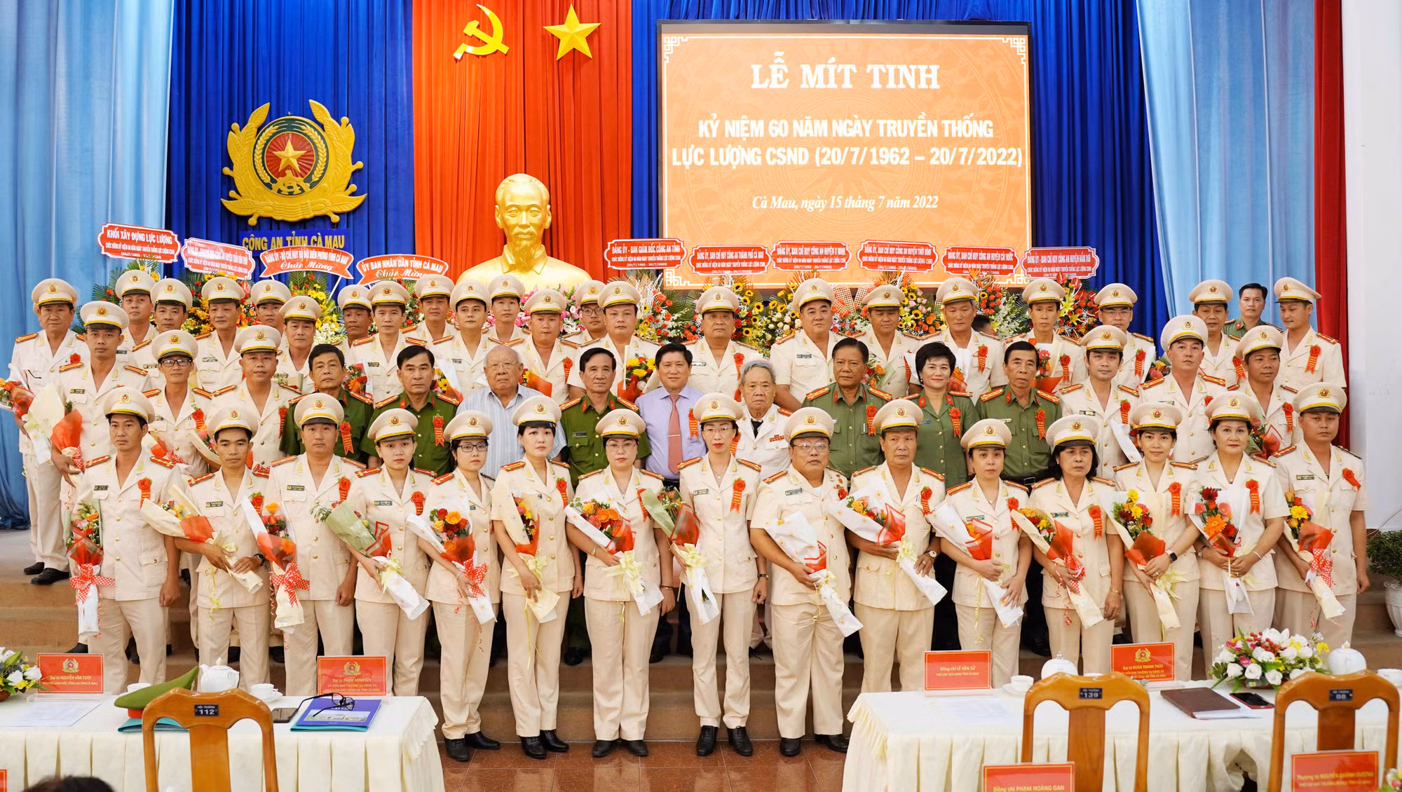 Công an các địa phương kỷ niệm 60 năm Ngày truyền thống lực lượng Cảnh sát nhân dân -0