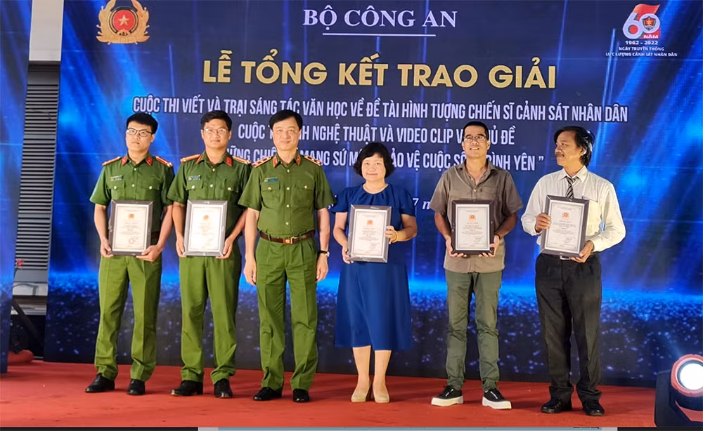 Khơi nguồn dòng chảy Văn học Công an -0