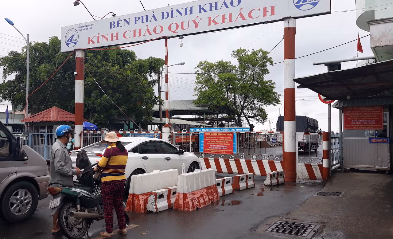 Bến phà Đình Khao tạm ngưng hoạt động 2 ngày -0